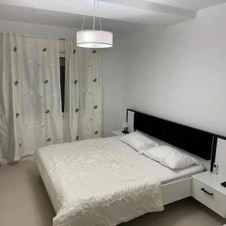 Luxury Surrounded By Nature Lejlighed Tirana