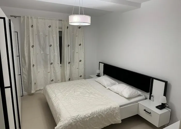 Luxury Surrounded By Nature 公寓 地拉那